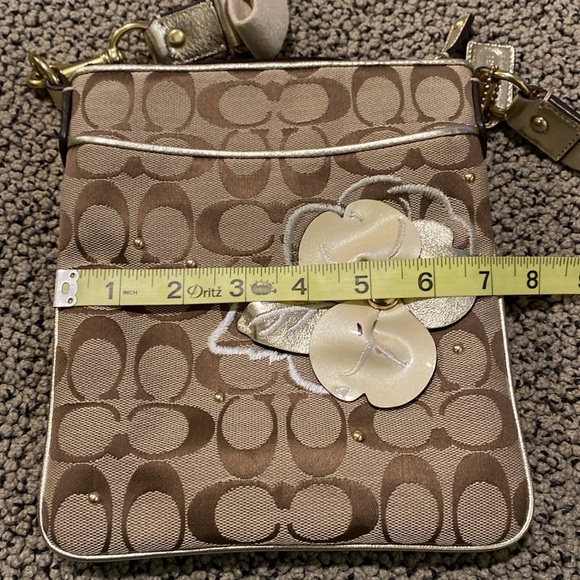 Coach Crossbody Bag in GUC - Picture 9 of 10